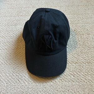 navy blue New York baseball hat